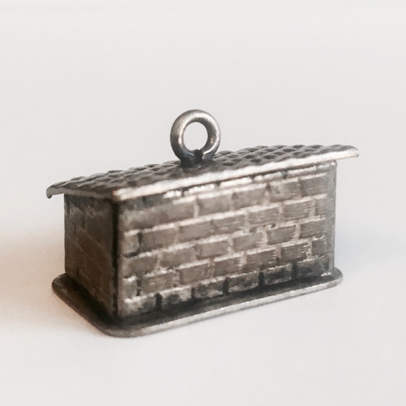 Vintage Doghouse Charm - Picture 3 of 5